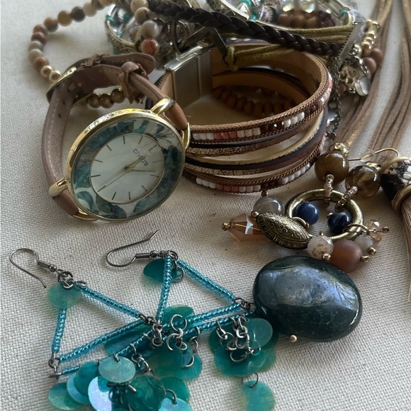✨ Chico’s Boho Jewelry Bundle – 16 Pieces + Surprise Mix - Picture 3 of 5